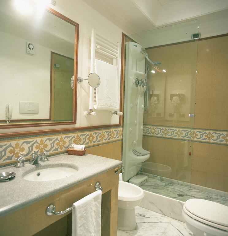 Double Room (1 Adult)
