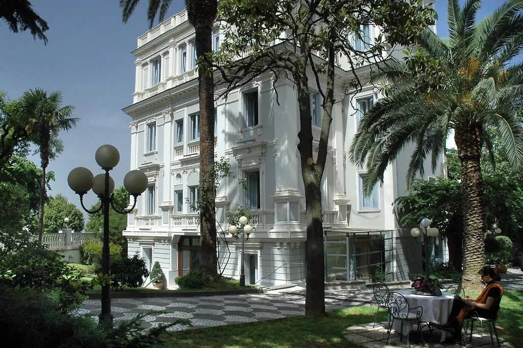 Hotel Flora-1